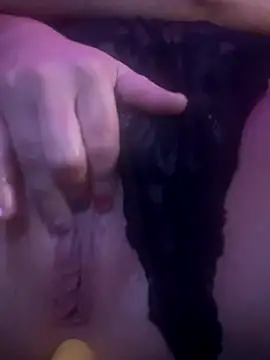 Snapshot of GinAnnTonic chatting on October 3, 2025, 11:40 am GinAnnTonic online show from October 3, 2025, 11:40 am