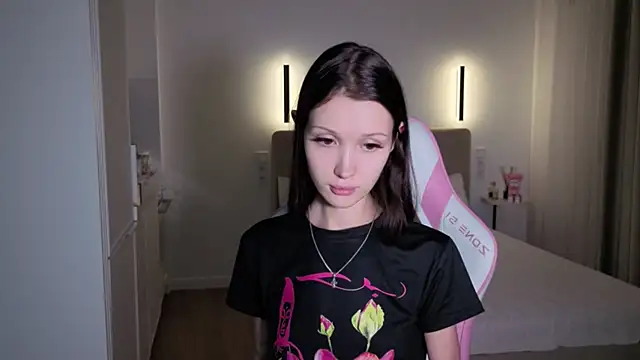 sweetiebones online show from July 21, 2026, 3:47 pm