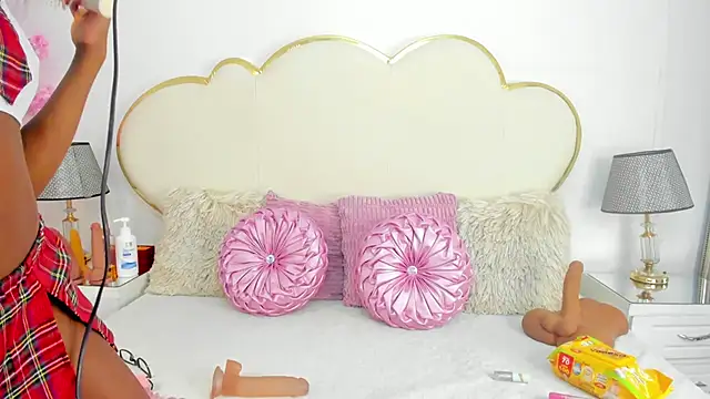 CahitlinBell online show from September 30, 2025, 6:07 am