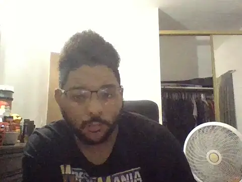 Snapshot of Dj-yefri-pauta chatting on February 19, 2026, 3:41 pm Dj-yefri-pauta online show from February 19, 2026, 3:41 pm