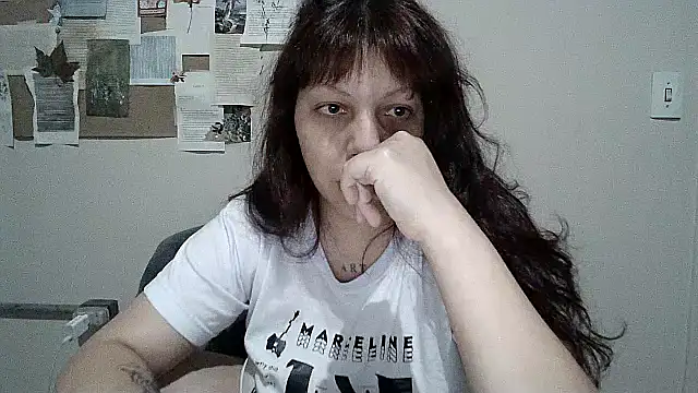 Snapshot of bbyedarling chatting on November 3, 2025, 1:29 am bbyedarling online show from November 3, 2025, 1:29 am