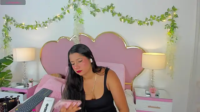 EmmaCrush online show from September 18, 2025, 8:55 pm