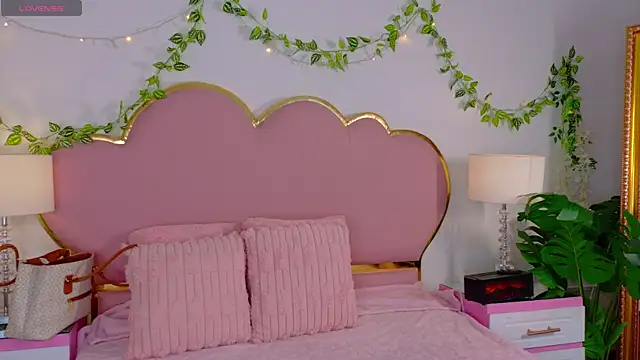 EmmaCrush online show from November 28, 2025, 9:50 pm