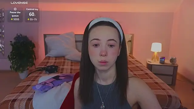 Hayle Hill online show from March 25, 2026, 1:11 am