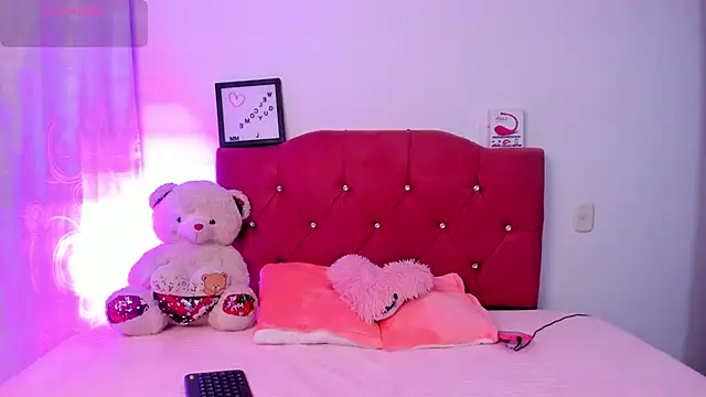 LucianaTomson online show from October 8, 2025, 11:02 pm