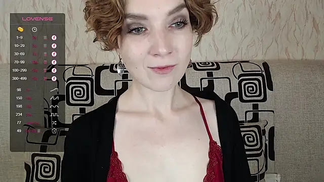 TinaWince online show from October 10, 2025, 4:44 am