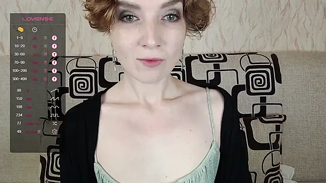 TinaWince online show from October 13, 2025, 4:45 am