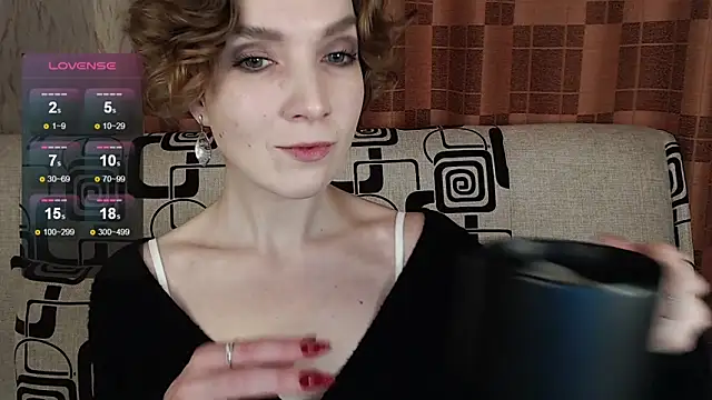 TinaWince online show from February 2, 2026, 4:33 am