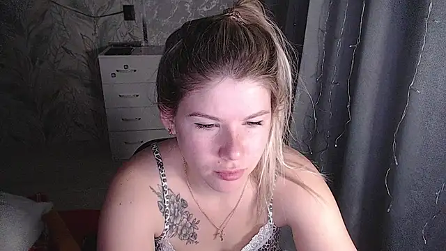 Snapshot of MelissaXKinky chatting on November 15, 2025, 9:00 pm MelissaXKinky online show from November 15, 2025, 9:00 pm