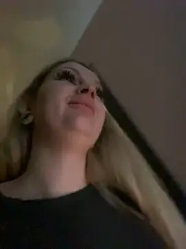 Teya moon  online show from December 7, 2024, 7:49 am