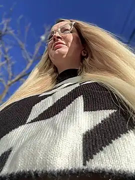 Teya moon  online show from January 3, 2025, 11:14 am