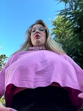 Teya moon  online show from September 10, 2025, 2:06 pm