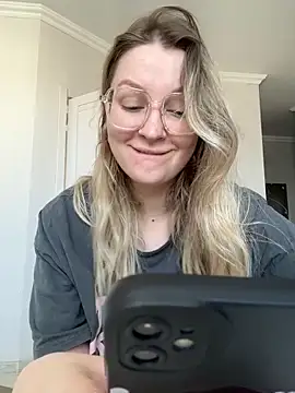 Teya moon  online show from November 20, 2025, 10:48 am