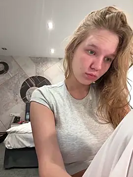 Snapshot of Ketitull chatting on September 17, 2025, 4:47 am Ketitull online show from September 17, 2025, 4:47 am