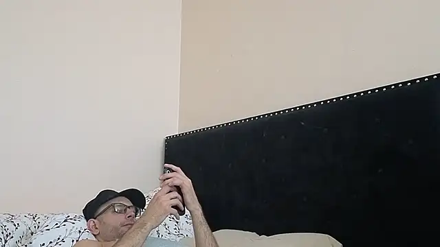 hailzeffn online show from October 3, 2025, 5:10 pm