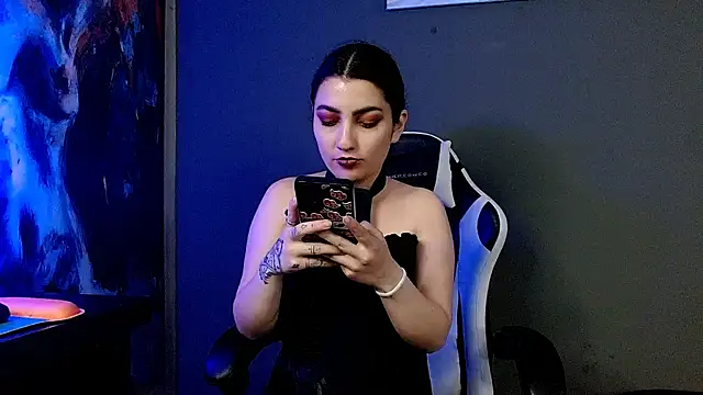 sophy rock online show from February 11, 2025, 7:48 pm