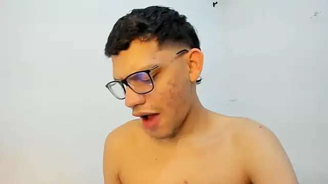 Snapshot of Diego-Monsalve chatting on September 29, 2025, 10:25 pm Diego-Monsalve online show from September 29, 2025, 10:25 pm