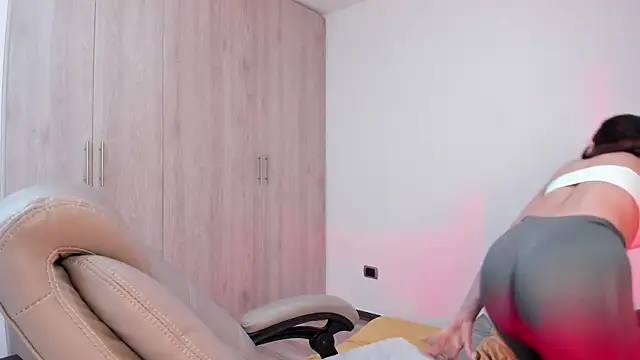  miamadison online show from October 31, 2025, 2:23 am