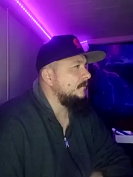 Snapshot of Spunonymous chatting on December 25, 2024, 2:25 am Spunonymous online show from December 25, 2024, 2:25 am