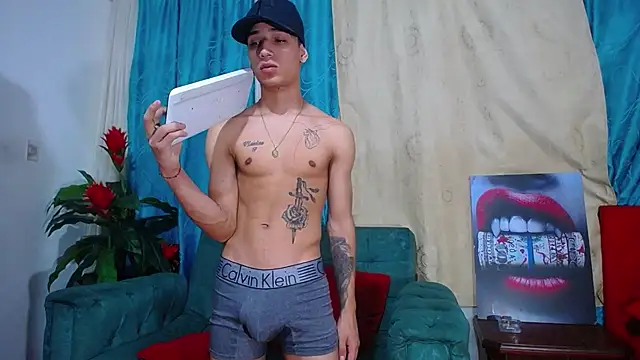 Leon hot X online show from December 21, 2024, 10:51 pm