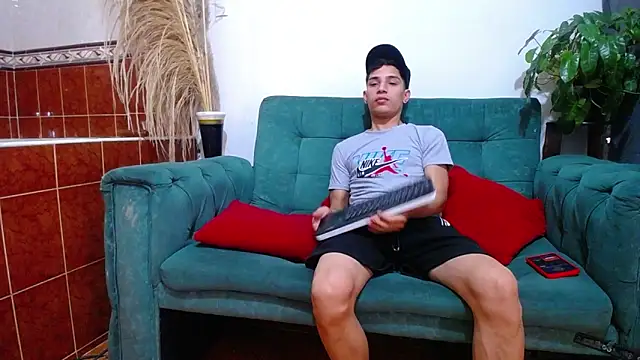 Leon hot X online show from February 7, 2025, 6:56 pm