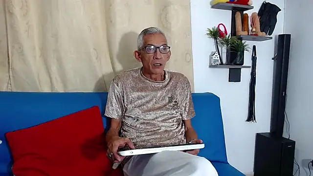 Leon hot X online show from October 12, 2025, 1:15 am