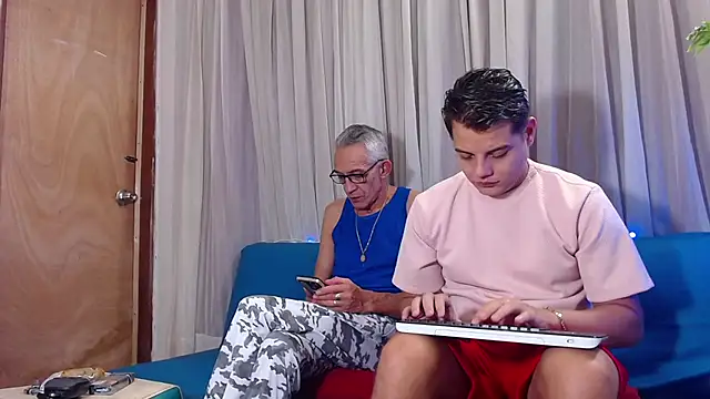 Leon hot X online show from March 7, 2026, 7:55 pm