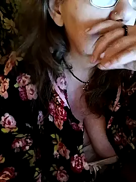 Snapshot of Snezhana chatting on February 10, 2025, 12:19 am Snezhana online show from February 10, 2025, 12:19 am