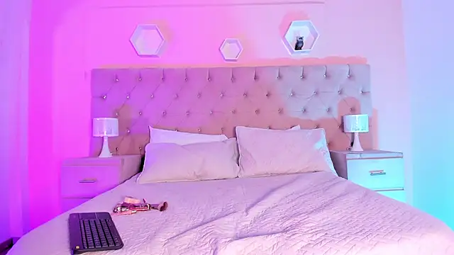 Agathaargent  online show from December 8, 2024, 8:58 pm