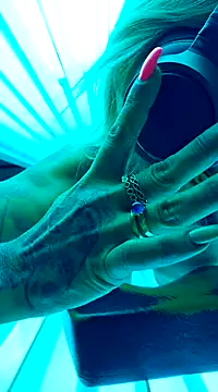 Ninasweden online show from March 10, 2025, 9:32 am