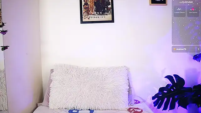 Snapshot of YourMandy chatting on March 12, 2025, 10:39 pm YourMandy online show from March 12, 2025, 10:39 pm