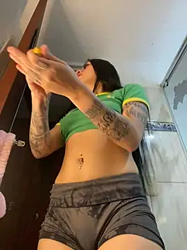 Snapshot of Bunny_sexy01 chatting on January 28, 2025, 2:32 am Bunny sexy01 online show from January 28, 2025, 2:32 am