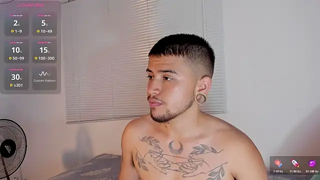 ftmphilip  online show from November 24, 2025, 10:42 pm