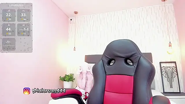 LARSONMIA online show from January 27, 2025, 7:35 pm