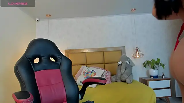 LARSONMIA online show from February 1, 2025, 12:16 pm