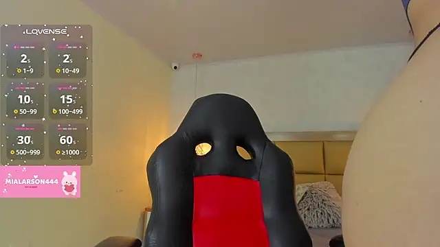 LARSONMIA online show from October 8, 2025, 12:25 pm