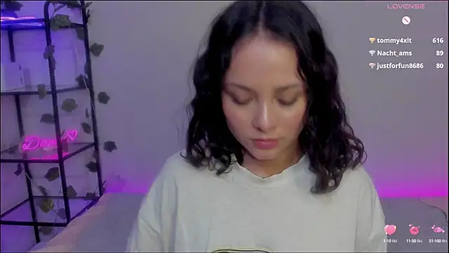 Megan Rodrigo online show from January 14, 2025, 1:15 am