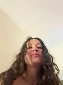 Megan Rodrigo online show from March 25, 2026, 12:33 pm