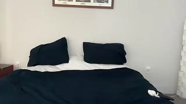 YUMIandbigWOLF online show from March 14, 2025, 8:38 pm