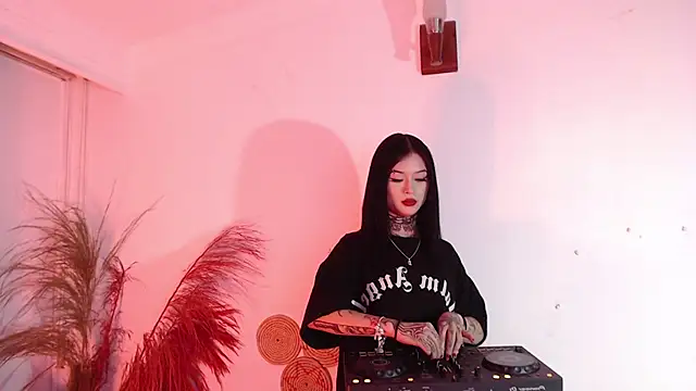 Isabella  dark online show from January 3, 2025, 10:19 pm