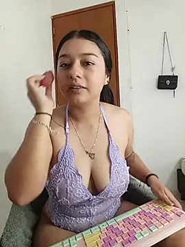 Kittyy Hott  online show from December 16, 2025, 9:09 pm