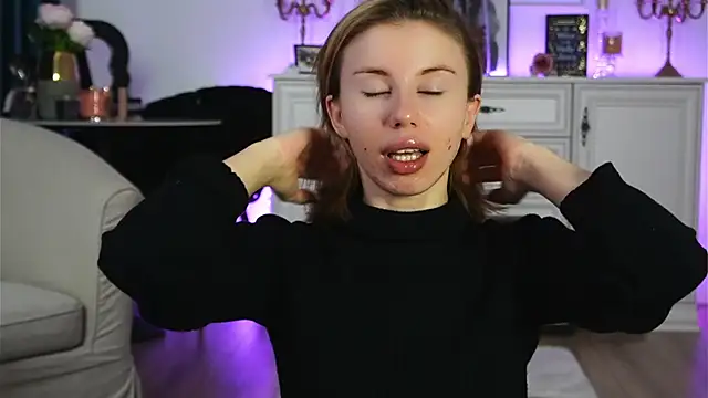 ivyleague  online show from November 2, 2025, 3:53 am