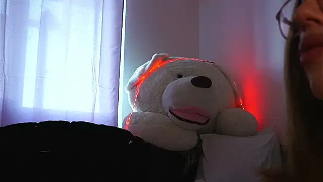ivyleague  online show from May 18, 2026, 4:07 am