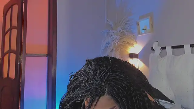 nayah   online show from January 28, 2025, 12:05 am