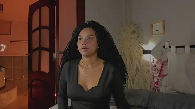 nayah   online show from February 15, 2025, 7:50 pm