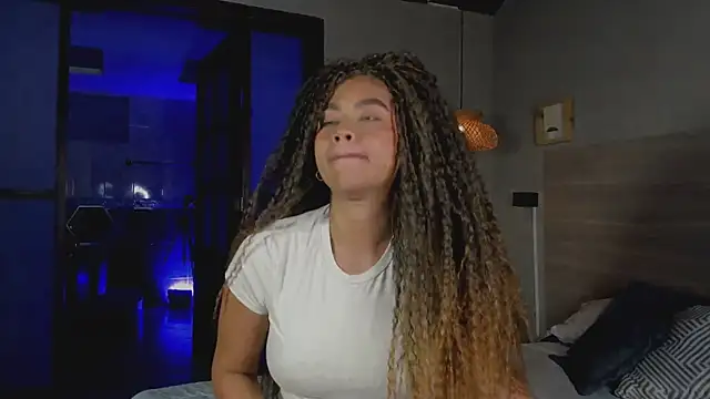 nayah   online show from October 9, 2025, 7:45 pm