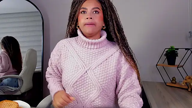 nayah   online show from November 13, 2025, 12:48 pm