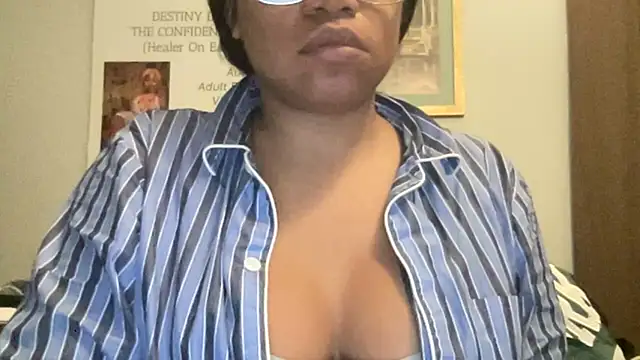 MommyConfident online show from May 9, 2026, 10:37 pm