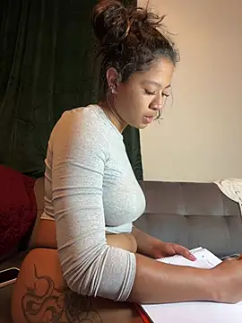 VanessaBling online show from February 21, 2025, 2:28 am