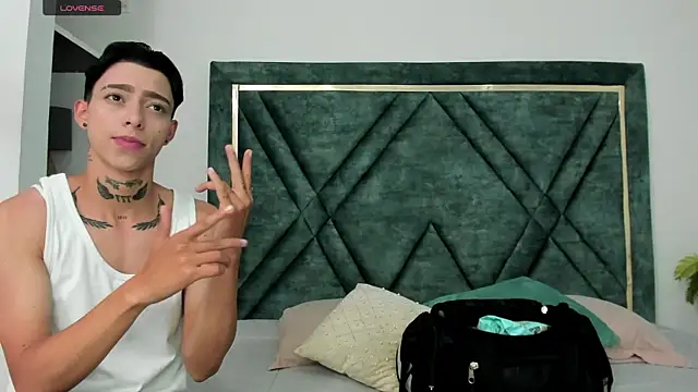 AmberAdams  online show from February 3, 2025, 1:19 pm